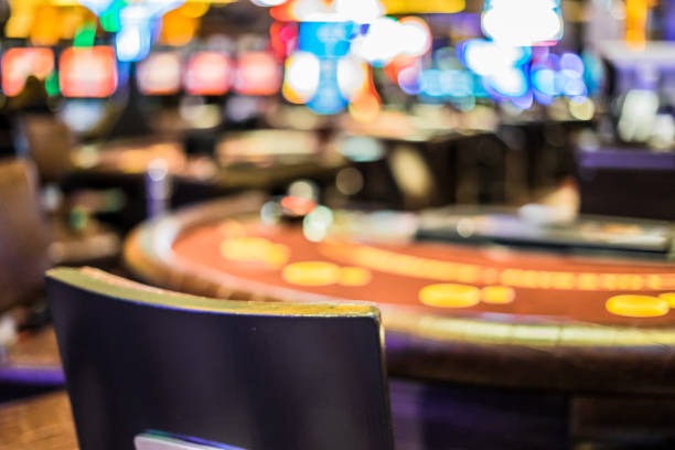 hptoto live-dealer blackjack table with HD video broadcast and multilingual chat on mobile