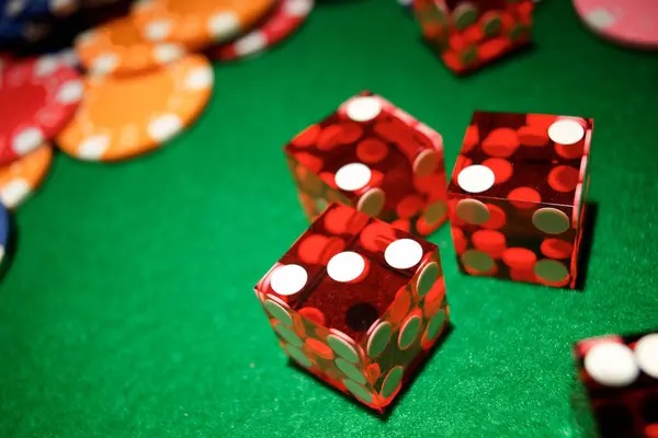 Dealer calling numbers live on hptoto Bingo broadcast